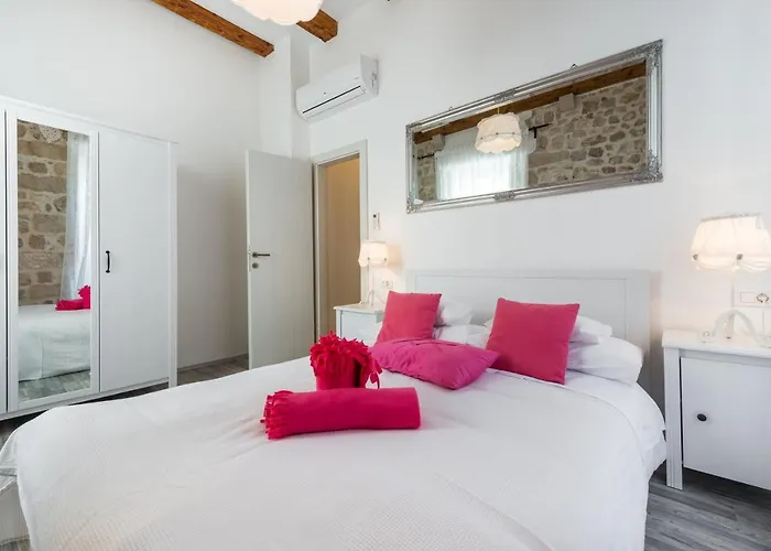 Luxury Rose Apartment