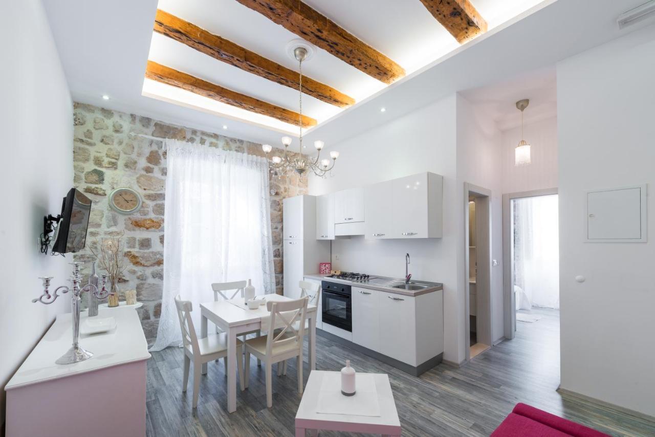 Luxury Rose Apartment *