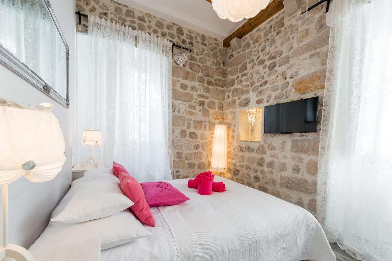 Luxury Rose Apartment *